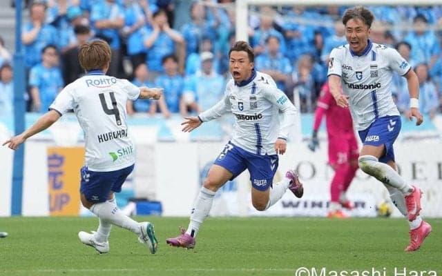 ｢ノーシューズでのゴールは無効か否か?｣(1)横浜FCに開幕3連勝をもたらした｢右足ストッキング弾｣、セルジオ越後と釜本邦茂の前で決まった｢スパイクなし決勝弾｣