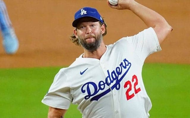カーショーを「どうして続投させた」　回跨ぎで5失点炎上…ド軍監督の選択に米辛辣