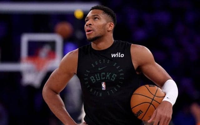 米メディアの“トレード交渉”報道にヤニスが反応「僕はここにいる。余計なことは気にしない」