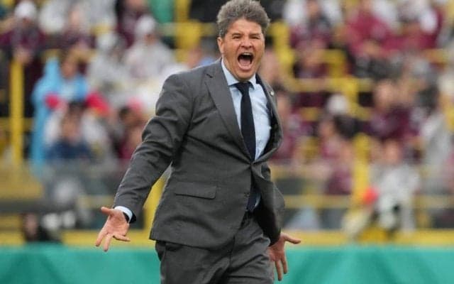 溢れ出る“リカ将”パッション！ 諦めない柏指揮官のゴール裏“猛ゲキ”にサポーターも呼応！ 2点差敗戦も｢逆転できる！って思える｣｢こんなに背中が大きい監督いない｣