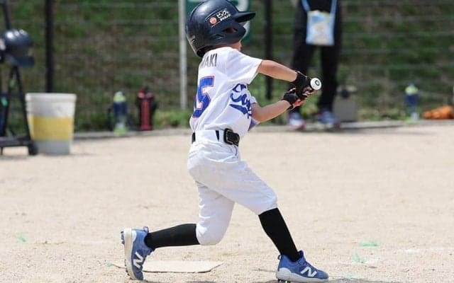 複合バットに慣れた子にある「手の悪癖」　鈴木誠也も実践…“外回りスイング”改善ドリル