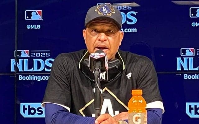 佐々木朗希を「この上なく誇りに思う」　ド軍監督が絶賛連発…“3回完全”は「史上屈指の救援」