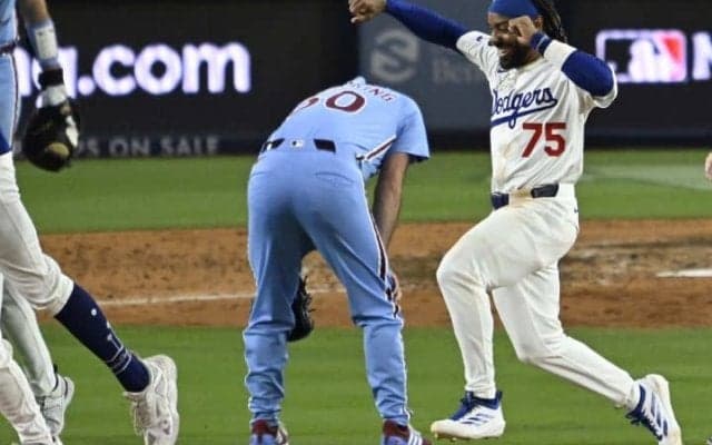 “本塁悪送球”カーカリングに地元記者やメディアから厳しい批判、同情の声「見たこともない最悪の判断の一つだ」「悪夢のシナリオ」