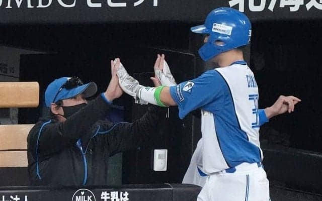 日本ハム27歳ユーティリティが初球豪快弾！昨季CS16打数無安打の雪辱　球団OB「捕手の特権。配球を読めるのはズルい」