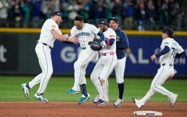 延長15回死闘の中…米記者が指摘した“絶望の43”　厳しすぎる現実に騒然「大変だ」