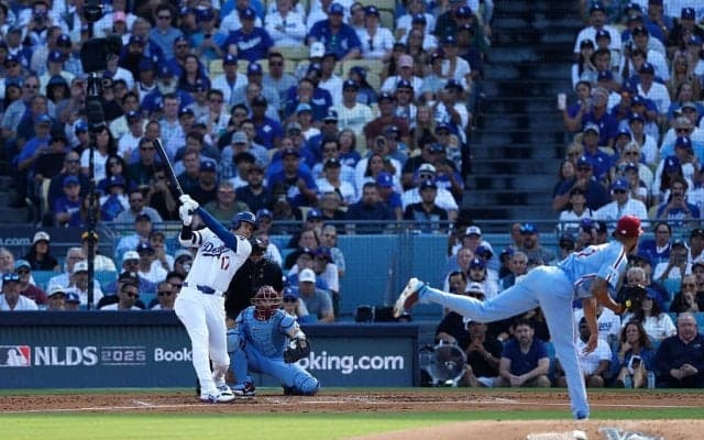 一体、何が起きた…！？ 大谷翔平、逆方向ゴロで“異変”「どうした？」「魔打球やん」相手野手が捕れない“まさかの展開”