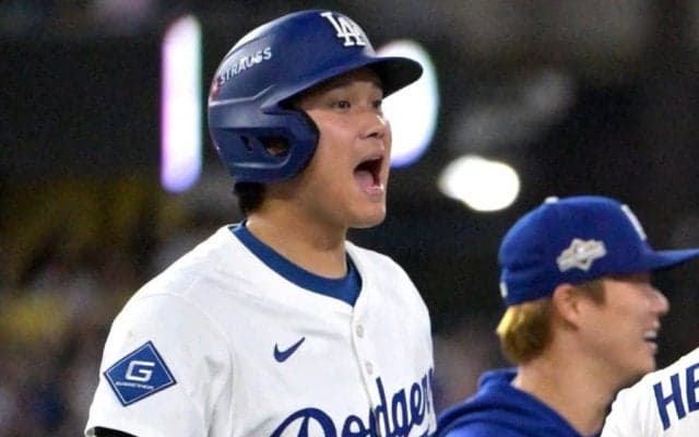 劇的勝利直後…大谷翔平が真っ先に取った“行動”　 激写されたルーキーへのハグ「素敵」