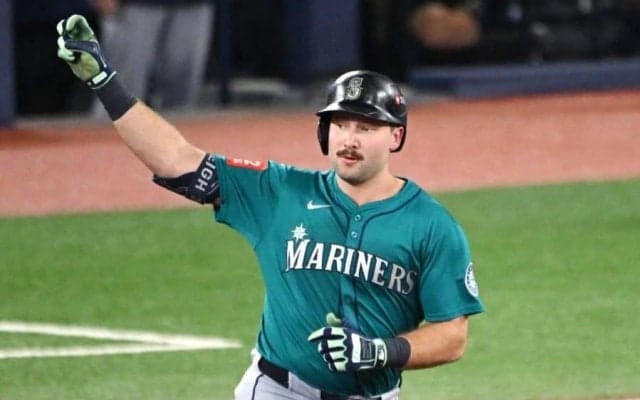 マリナーズがリーグ優勝決定S初戦に勝利　ローリーが同点弾、投手戦制し初のWS進出に前進