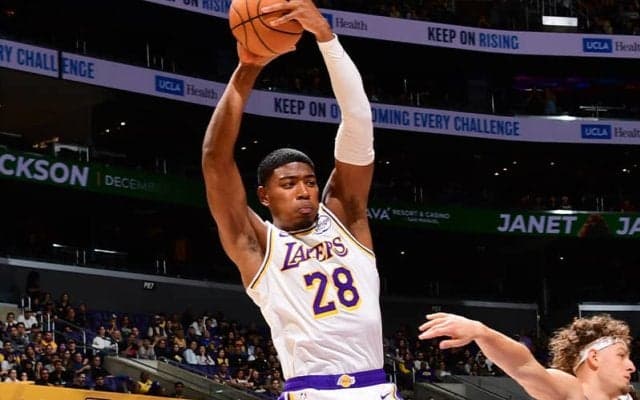 八村塁が3本の3ポイントを含む16得点の活躍…レイカーズはプレシーズン初白星