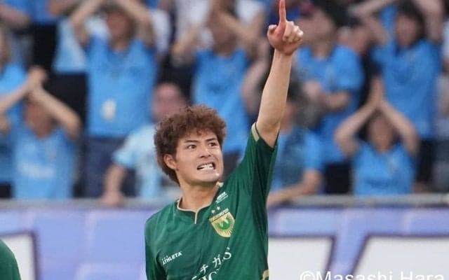 即完売のJ1東京Vのコラボ｢MA-1｣とモデル役選手に絶賛の嵐！｢今まで見たJリーググッズの中で一番｣｢（花より男子）道明寺司だわ｣