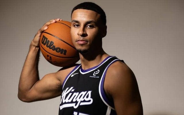 キングスの先発フォワード、キーガン・マレーが左手親指手術のため最低4～6週間を欠場