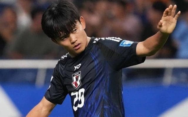 キックオフ直前の談笑シーンがアツい！ 久保建英がブラジル代表ヴィニシウスと｢ただ喋ってるだけなのに｣大盛り上がり！｢ヴィニとタケの画はマジで良い｣