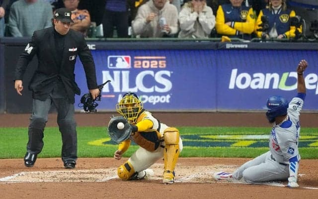 何してんの…！？ ド軍が走塁ミスで“まさかの光景”「こんなの見たことない」球場がざわつく“想定外の展開”「激レアだな」「珍プレー行き」