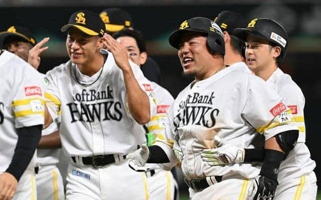 ソフトバンクはサヨナラ、阪神は零封で白星発進　CSファイナル開幕