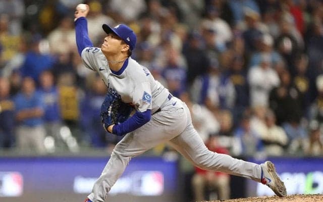 打者がフラフラ！山本由伸の3球で“異変”「緩急エグい」相手打者の様子がおかしくなる「これは打てない」