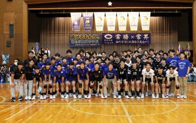 春高4連覇を目指す駿台学園高が中央大と激突 多くの観客も訪れた招待試合に高橋監督は「ものすごく貴重な経験」