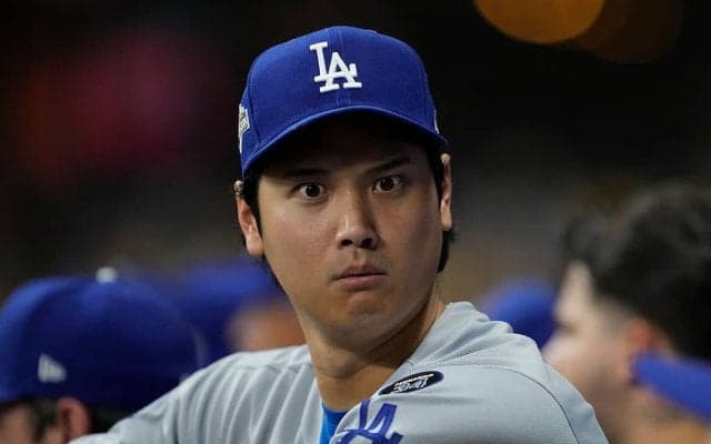 何が起きた…！？ 大谷翔平、目を疑う“まさかの行動”「すげえw」ベンチでのリアクションが話題に「このノリが良いわ」「最高すぎる」