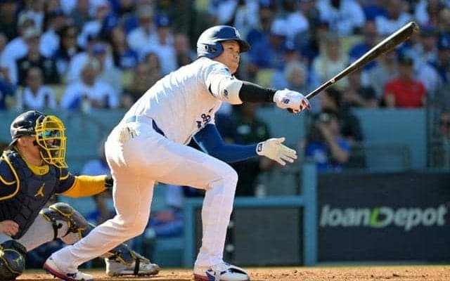 ドジャース3連勝でWS王手　大谷翔平は三塁打　佐々木朗希がセーブ