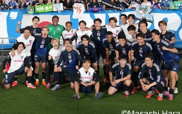 みんな笑顔の集合写真で1人だけ笑ってないのは？「W杯優勝を目指せる位置にいる｣エースストライカー上田綺世が胸を張った王国ブラジルに歴史的”初勝利”の夜