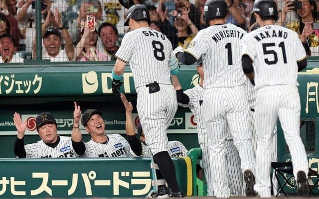 阪神、無傷3連勝で2年ぶり日本S進出決定　短期決戦も強さ健在、佐藤輝明V3ランに甲子園熱狂