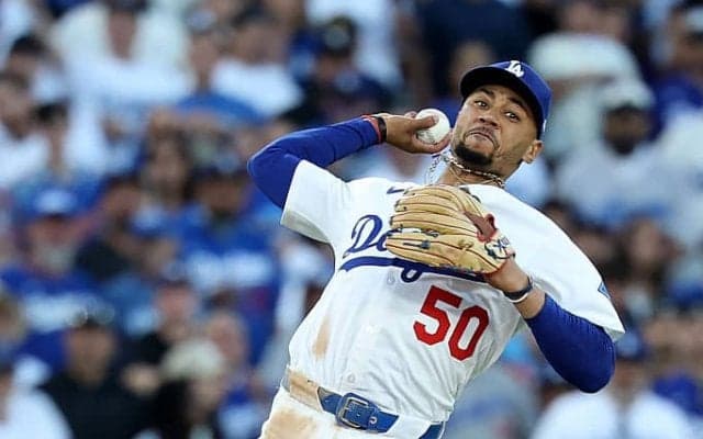 球場騒然！ド軍ベッツ、“超スーパープレー”炸裂「身体能力ヤバい」朗希を助ける神キャッチ→ジャンピングスロー「これはゴールデングラブ」