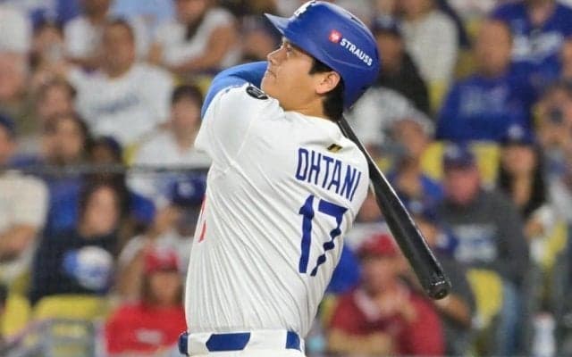 大谷翔平、PS初の二刀流弾　初回3K→136m特大先頭弾、9試合ぶり3号に本拠地熱狂