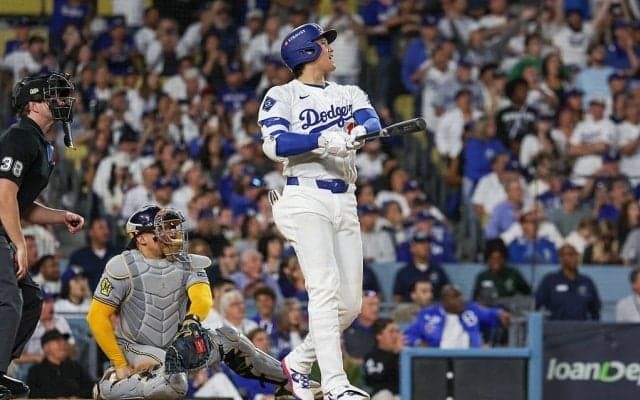 一体、何が起きた…！？ 大谷翔平に「ドン引き」衝撃の3発… “逆方向豪快弾”に捕手が動けなくなる「トラウマだろ」「無慈悲すぎる」