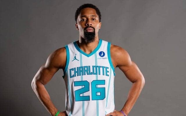 NBAキャリア11年を誇るベテランガード、スペンサー・ディンウィディーがホーネッツから放出