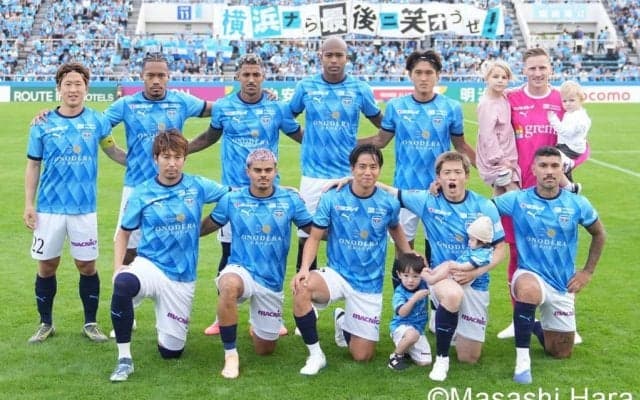 J1残留へ望みをつなぐ劇的バースデー弾！ 横浜FCが後半ATに33歳誕生日DFの強烈な左足弾で執念のドロー！｢気持ち入った一撃だ｣｢この勝点1を残留に繋げよう｣