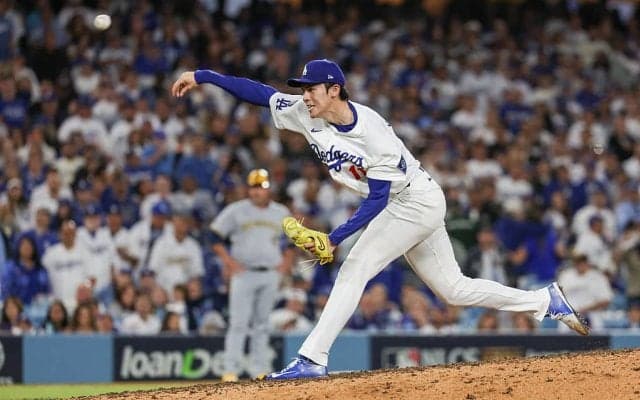 なんで…！？ 佐々木朗希が「えげつない」相手打者の膝を崩した“衝撃の1球”「落ちすぎ」「これだけで無双できる」