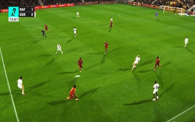 「なんだ今の…？」中村敬斗の“吸着トラップ”にファン驚愕！「足に磁石ついてる」「うまっ」鬼パスを軽々とビタ止め