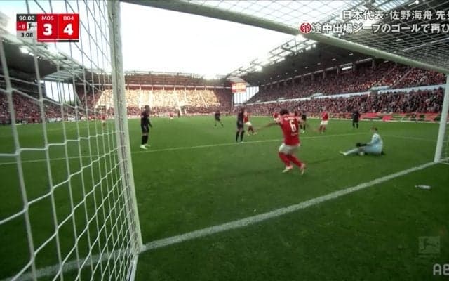 佐野海舟、ゴールライン上で見せた衝撃プレーが話題「すげーな」「なんでそこにおるんや」絶体絶命のピンチを救った“神クリア”の瞬間