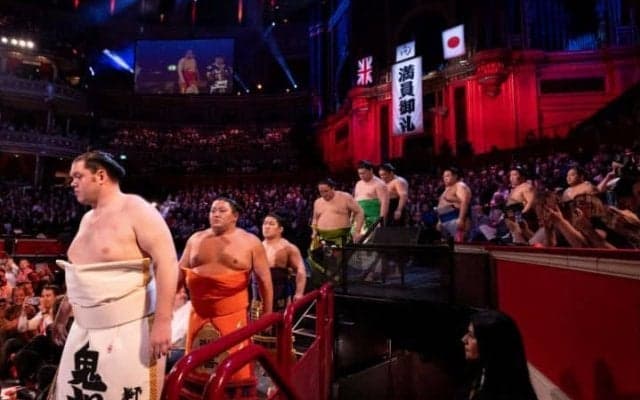 大相撲ロンドン公演の舞台裏　新しいイスの調達、便器の強化、特別保険の加入…「体重200キロまで耐えられるものを」