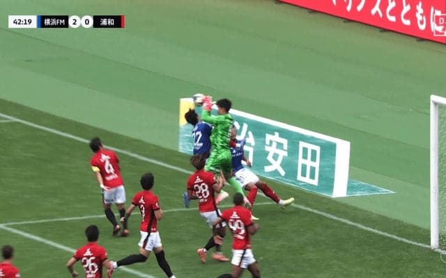物議を醸すPK判定！“二度ファウル疑惑”に浦和ファン不満「接触は怪しいけどオフサイドだよね？」「VARの確認漏れかね」OFRなしでネット大荒れ