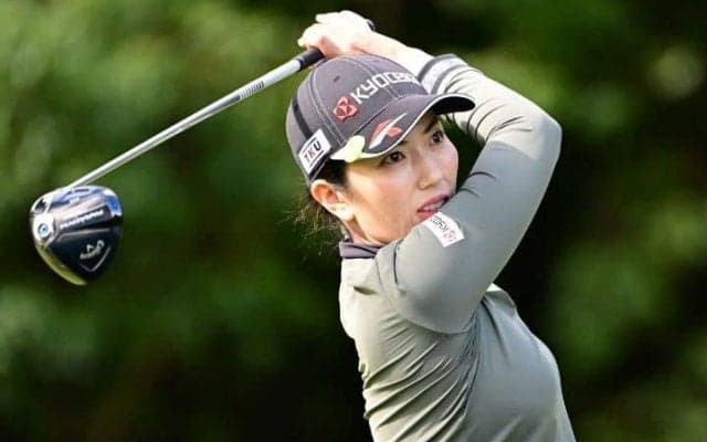 「どういう繋がり？」実力派女子ゴルファーが同世代の人気女優＆歌手との「焼肉」3ショットを公開　「夏のあつあつ」