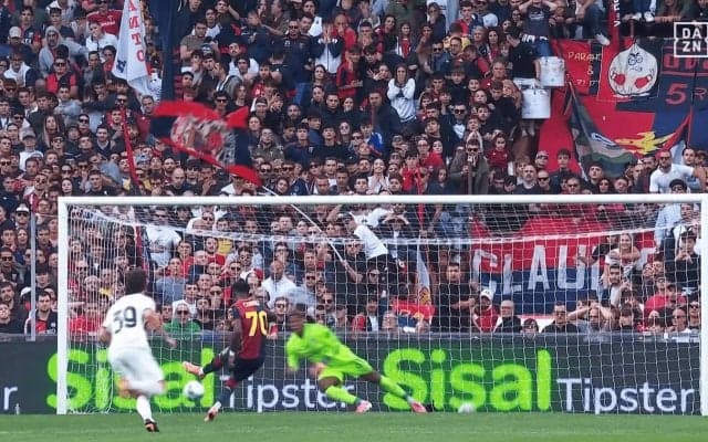 「救世主」「伝説だ」GK鈴木彩艶、まさかの“膝”でセリエA初のPKストップ！「ブッフォンですか？」「感動した」ビッグセーブ連発でMOM受賞