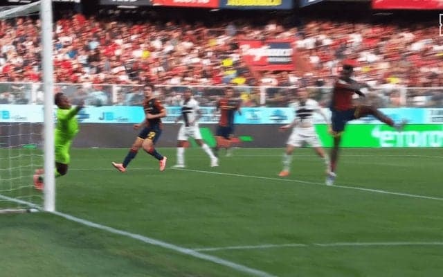 衝撃！鈴木彩艶が“神業セーブ”「ほんとに人間か？」「猫みたいな反射神経」至近距離弾を右手１本で弾いた瞬間「今季最優秀やろ」