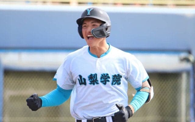 山梨学院の怪物二刀流がバックスクリーン弾！投げては4回途中2失点もバットで勢いもたらす【秋季関東大会】