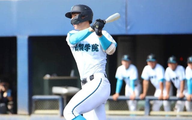 山梨学院の194センチ右腕が豪快弾！流れ呼び込む一発を指揮官もべた褒め「元気もらった」「チームが明るくなる」【秋季関東大会】