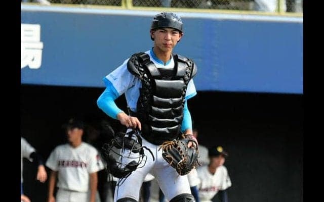 57球すべてに直球のサイン　エースを導いた山梨学院の1年生捕手