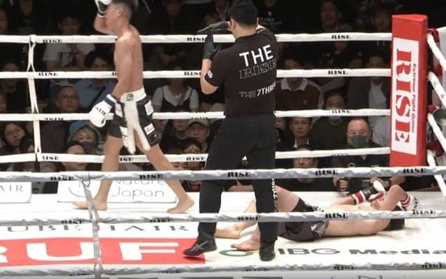 テンプルにカウンターで頭突き… 不慮のバッティング、無念の結末に会場騒然「結構危ない」「記憶ないかも」心配の声も