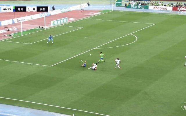 「ルールがわからん…」DOGSO退場orアドバンテージ決定機の“難しいジャッジ”が脚光！「どっちが有利？」「流してほしかった」ファンの意見様々