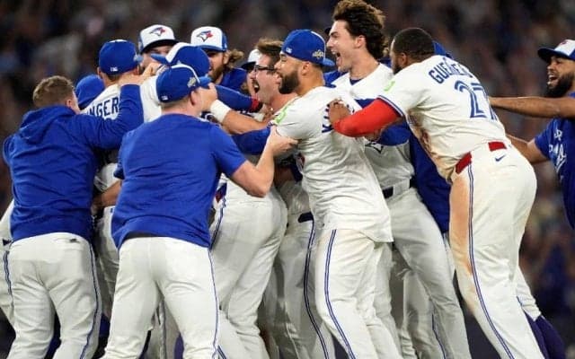 Bジェイズ、劇的逆転でWS進出　ドジャースと対戦…マリナーズは悲願ならず最終戦で涙