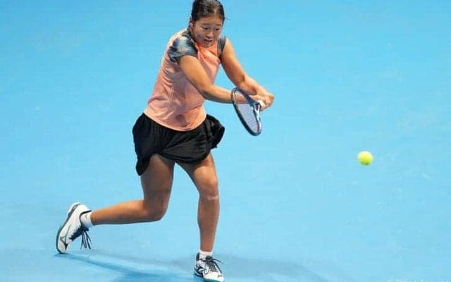 17歳の園部八奏がプロ転向後初白星！チェコの有望株をストレートで撃破[東レPPO]