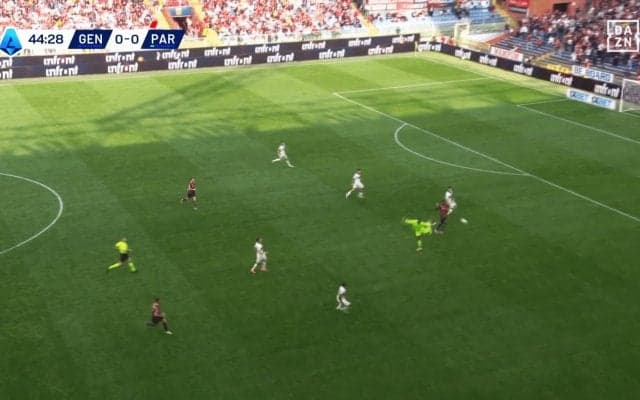 驚愕！鈴木彩艶、“爆速の飛び出し”でピンチ回避「和製ノイアーだ」「超ビビったわ」猛ダッシュからヘディングクリア「守備範囲ひろ」