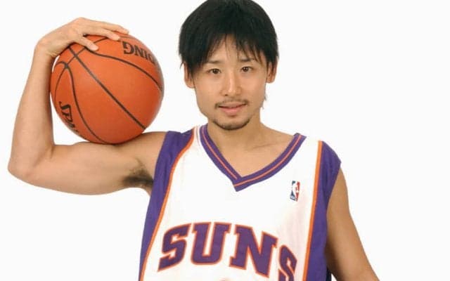 サンズ公式が田臥勇太の写真を投稿…背番号「1」にちなみ「シーズン開幕まであと1日」