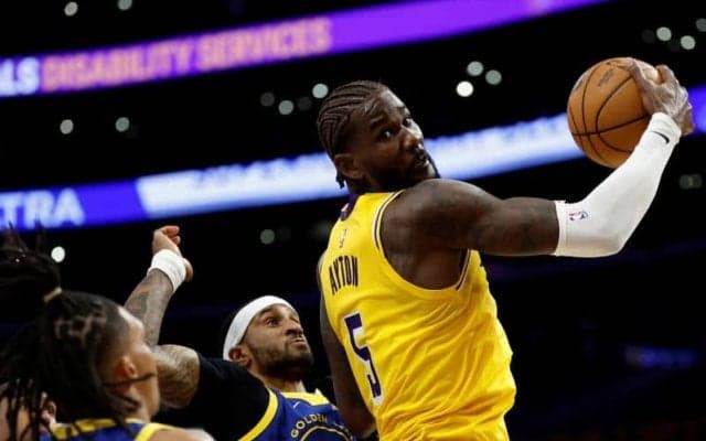 新天地での初戦を終えたエイトンにレイカーズOBが喝「あんなプレーをしちゃダメだ」