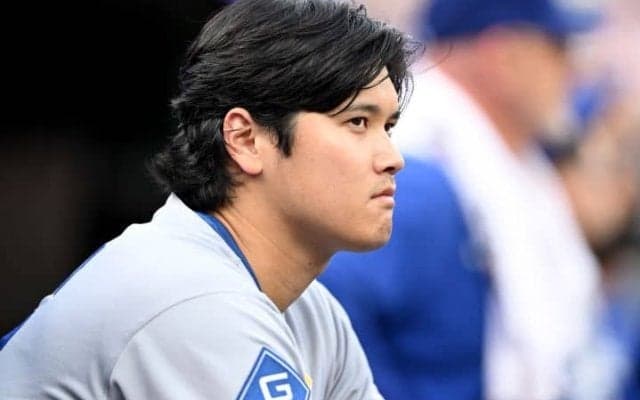 大谷翔平が“颯爽”と歩く姿に反響「こんな豪華なチームが負けるはずがない」ド軍ナインが敵地トロントへ