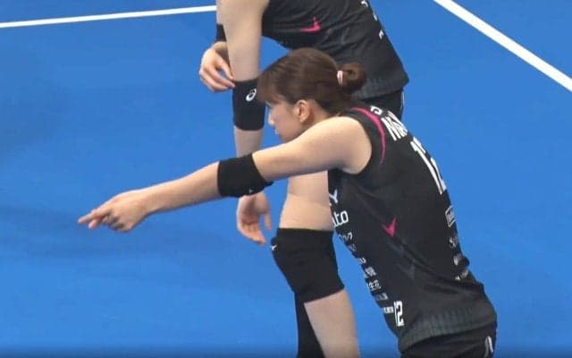 “かわいいだけ”どころじゃない… 女子バレー、注目選手が強烈サーブをレシーブ→直後に“ど迫力”スパイクにアリーナ興奮