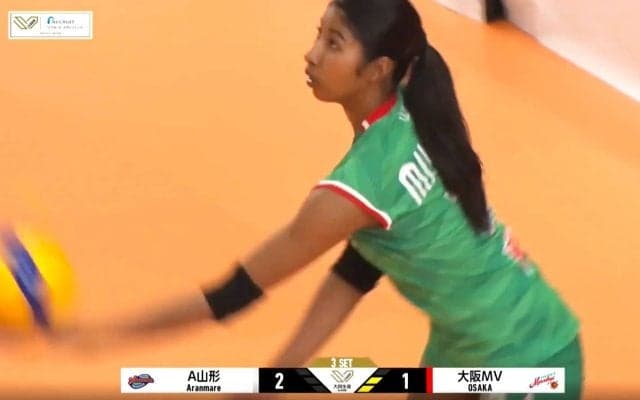 女子バレー、“一歩も動けない”弾丸サーブ 衝撃のスピードに「え、マジか…」相手はキョトン顔